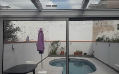 TANCAMENT D’ALUMINI PER A PATI TERRASSA EXTERIOR AMB VIDRES FUMATS